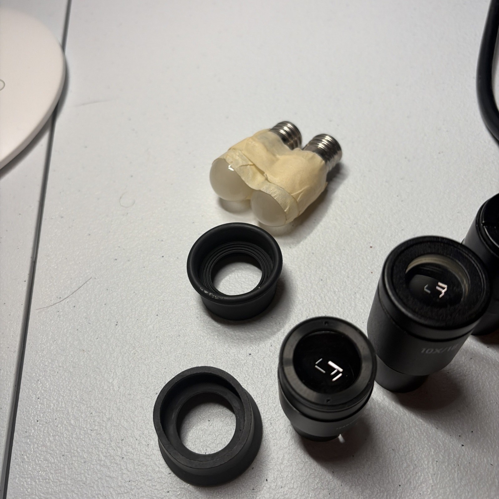 Leica Zoom 2000 Model Z45V Illuminated Stereo Microscope 10.5x – 45x Binocular