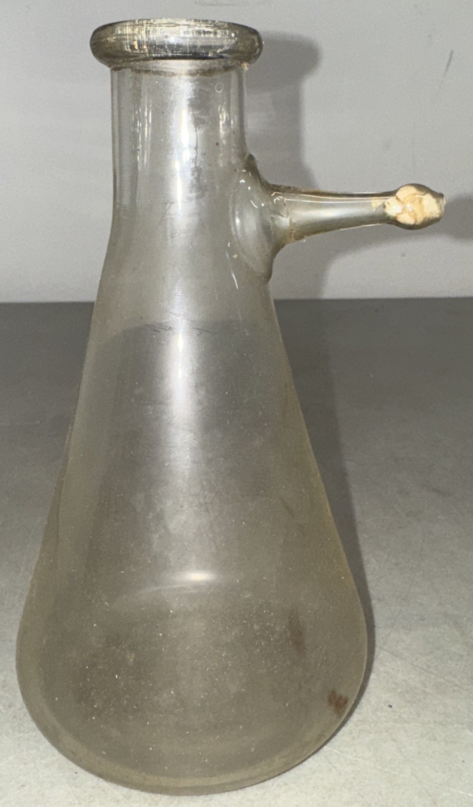 Vintage Unbranded & Unmarked Filtering Flask With Side Side Tube Beaker