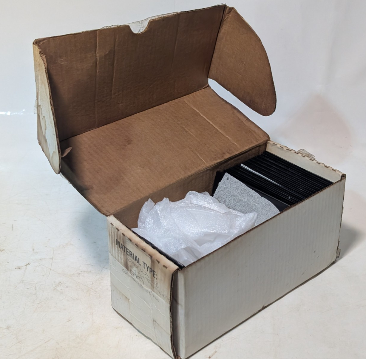 Box of 26 Standard Plaque 1A-2 Injection Molded 5″x5″x0.118″ PBT Lab Test Panels