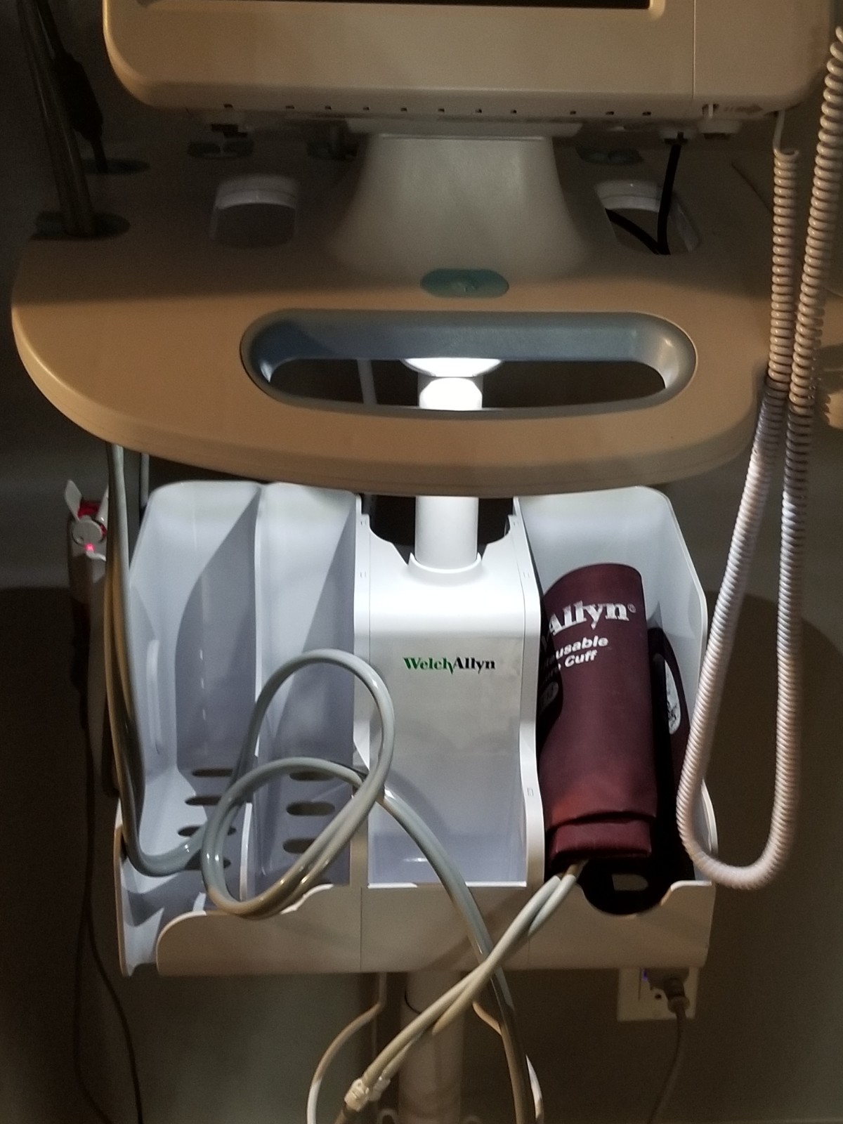 Welch Allyn Connex Vital Sign Monitor 6000 Series, Stand, Nellcor SPO2, NIBP