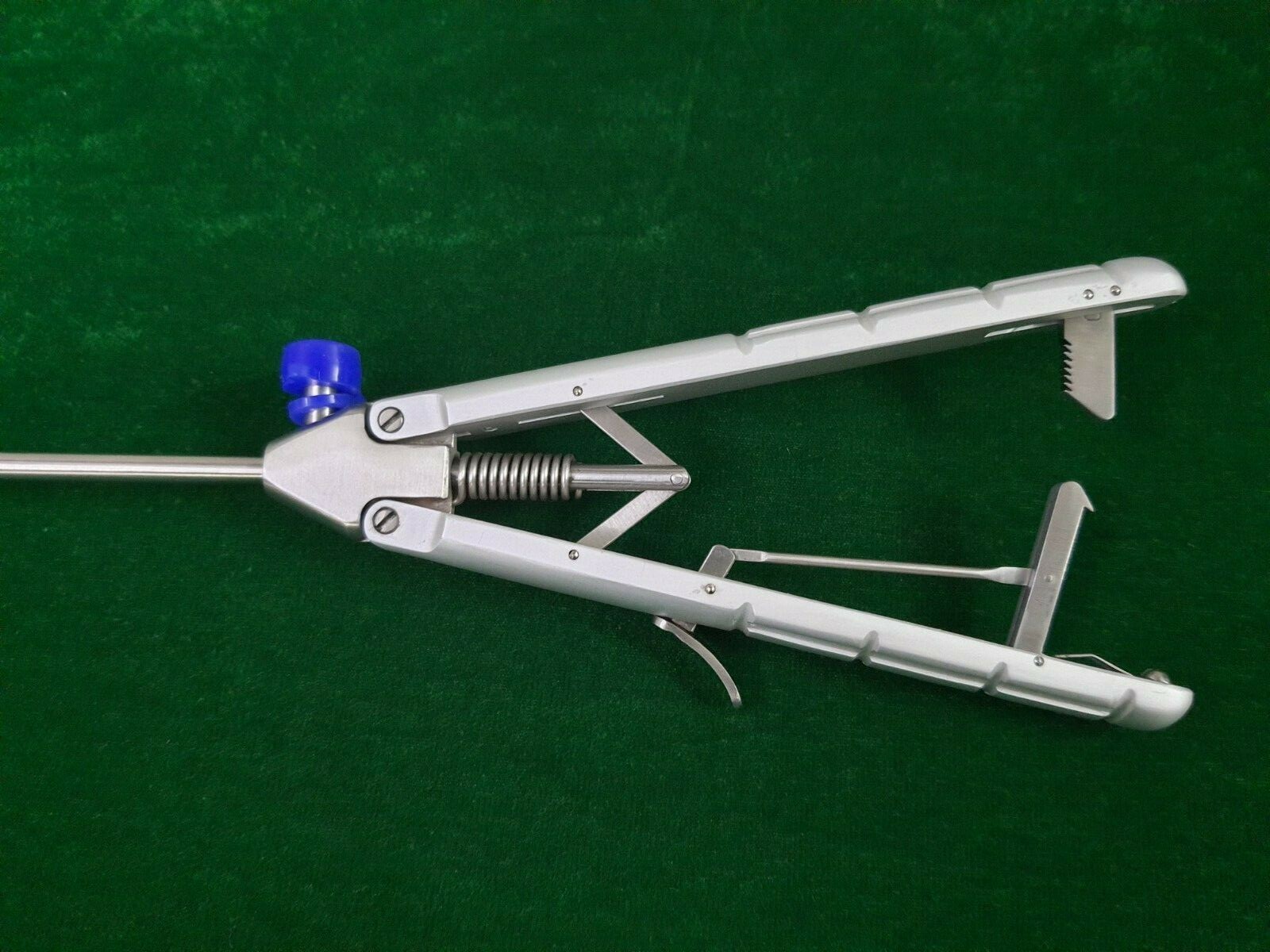 Laparoscopic V-shape Needle Holder Curvd Jaw Left 5mmx330mm Surgical Instruments