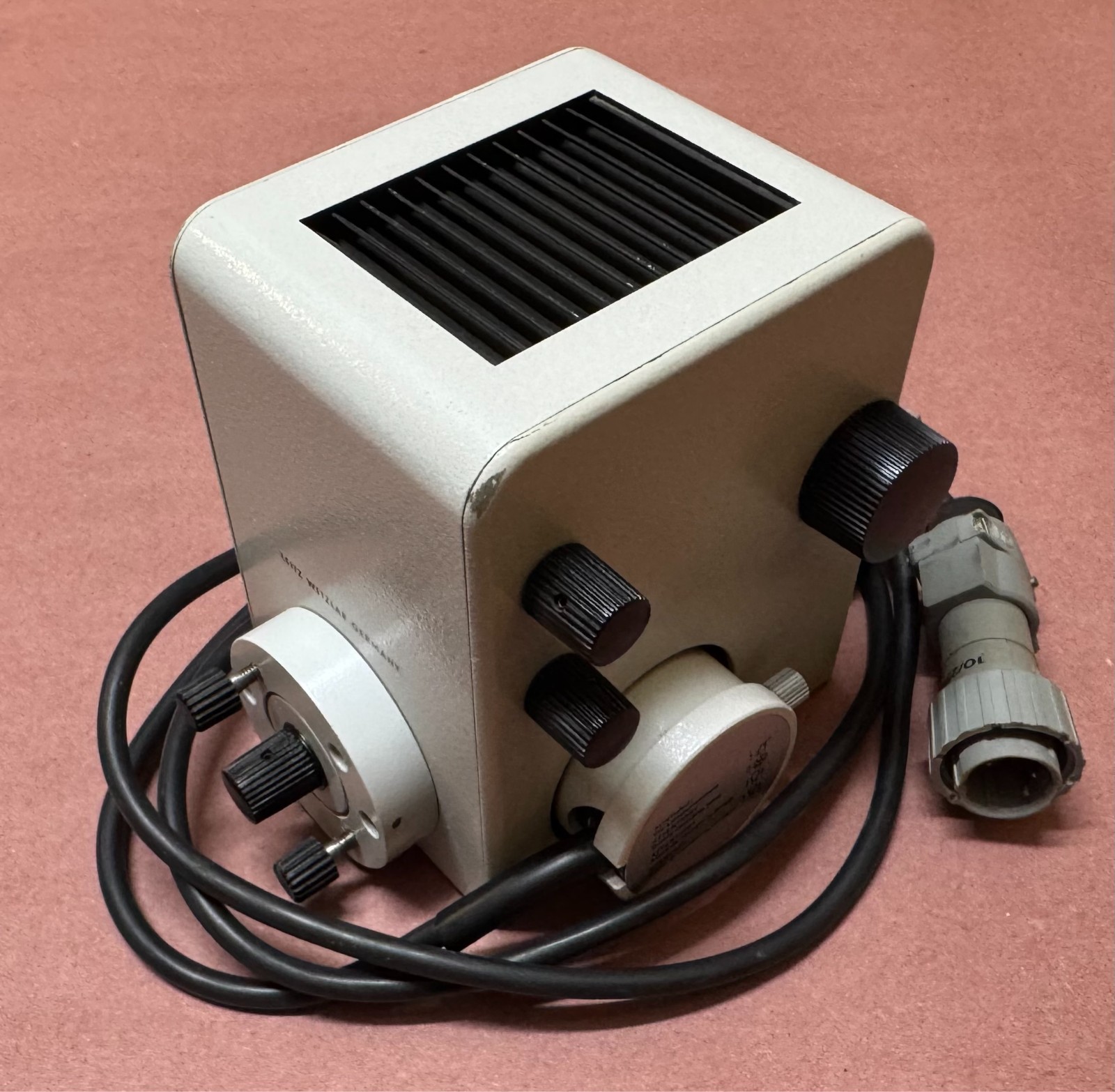 Leitz Microscope Halogen Lamp Housing Light Lamp House Illuminator 100W