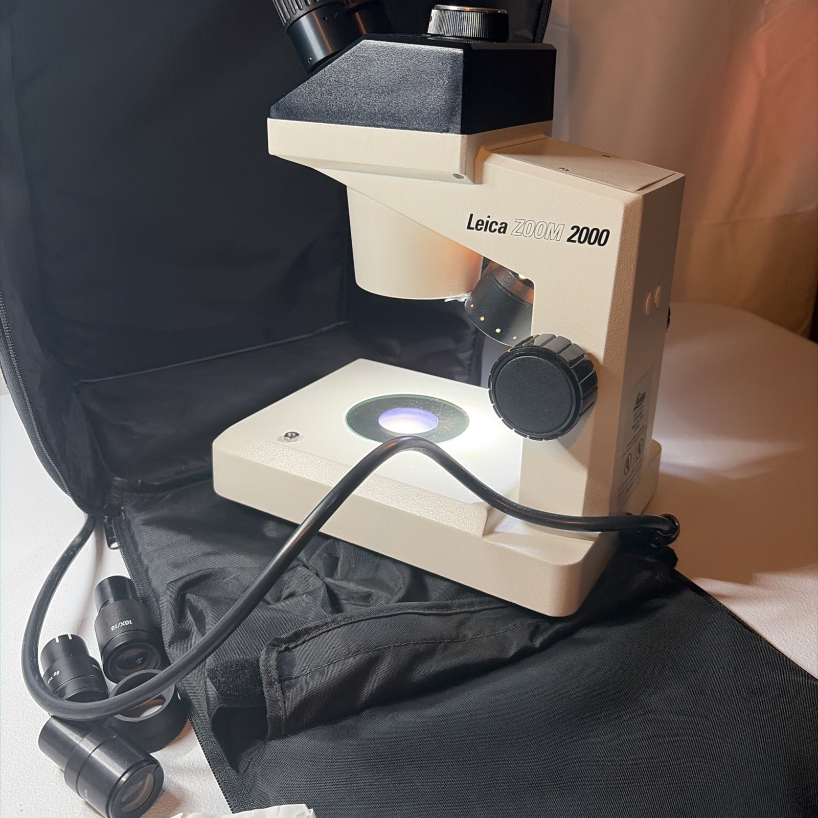 Leica Zoom 2000 Model Z45V Illuminated Stereo Microscope 10.5x – 45x Binocular