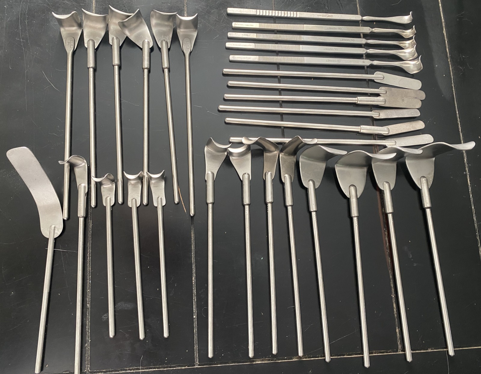 Lot of 30 Pieces – Mostly Thompson Swivel Retractors + Gil-Vernet / Mueller USED