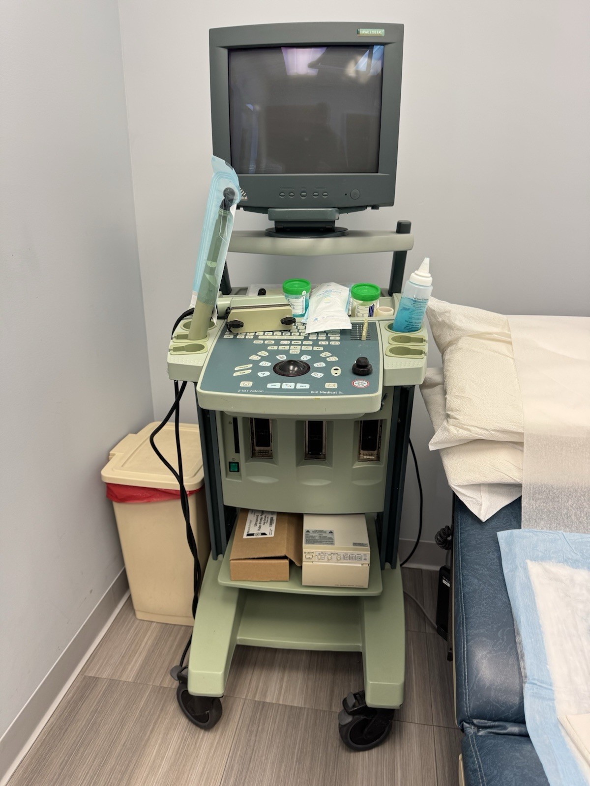 B-K Medical HAWK 2102 EXL Cart Mounted ultrasound sonogram BK.